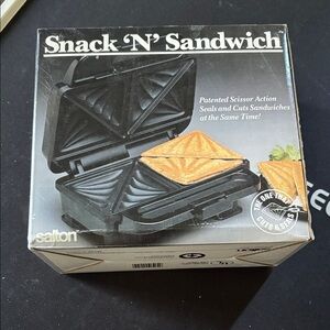 Salton Snack 'N' Sandwich Black Sandwich Maker